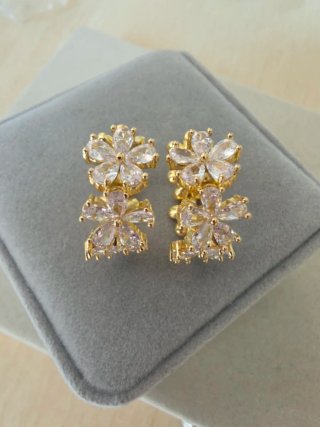 Pendientes enchapado dorados con flores y circonit