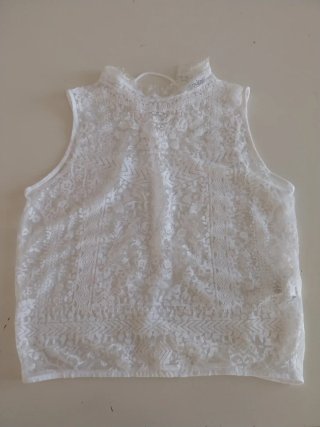 Blusa de encaje blanca sin mangas Bershka