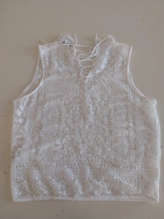 Blusa de encaje blanca sin mangas Bershka