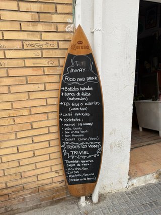 Pizarra de menú estilo surf