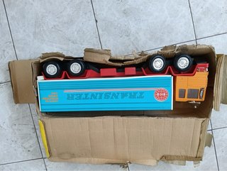 Camión Transporter Rico con caja