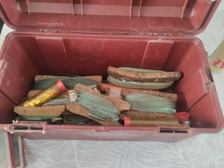 Caja de pesca con accesorios