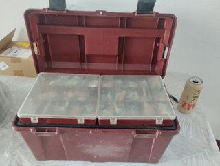 Caja de pesca con accesorios