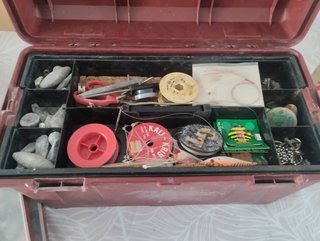 Caja de pesca con accesorios