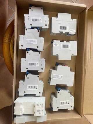 LOTE MATERIAL ELECTRICO: Magnetotermicos...