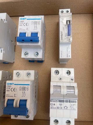 LOTE MATERIAL ELECTRICO: Magnetotermicos...