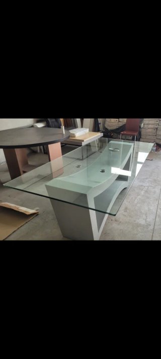 Mesa de diseño cristal y madera gris