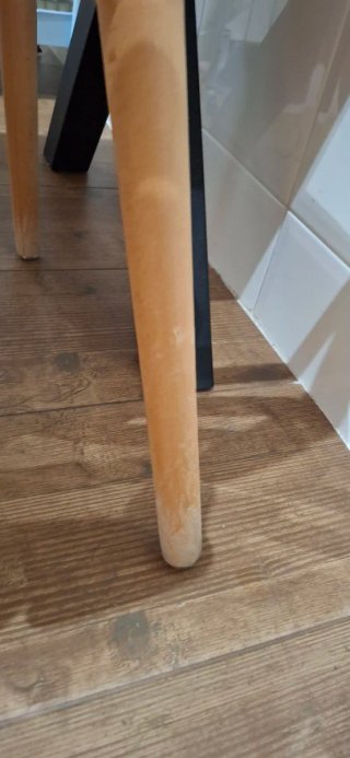 Juego de 4 sillas negras y madera
