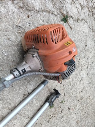 Podadora de altura y desbrozadora
