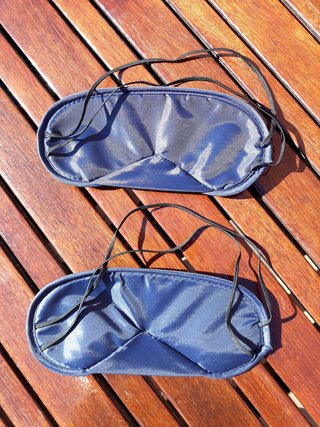 Antifaz, almohada hinchable y calcetines viaje X2
