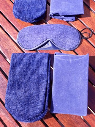 Antifaz, almohada hinchable y calcetines viaje X2