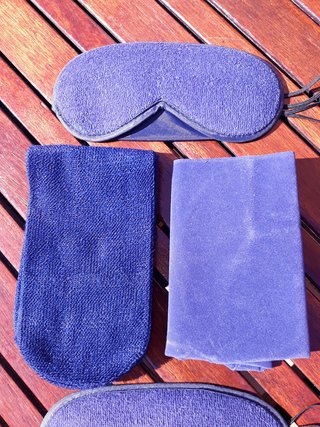 Antifaz, almohada hinchable y calcetines viaje X2