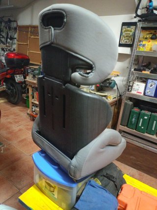 Silla alzador coche Safety 1st gris