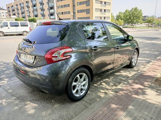 Peugeot 208 1.2vti 82cv 75.000 KM