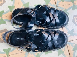 Sandalias negras talla 39 marca Cesare Gaspari