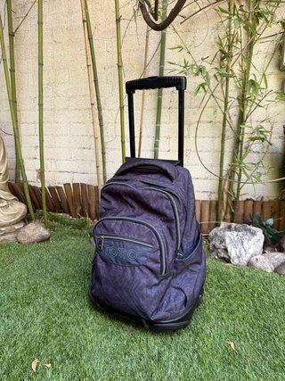 Mochila de ruedas TOTO con muchos bolsillos.