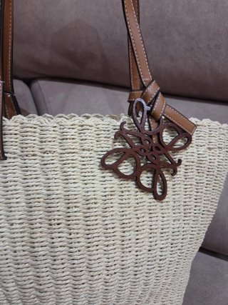 Bolso de rafia beige y marrón loewe
