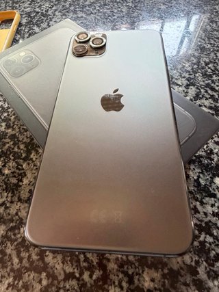 iPhone 11 Pro Max 64GB Gris Espacial
