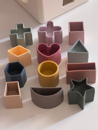 Cubo didáctico geométricas figuras. MUSHIE