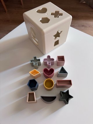 Cubo didáctico geométricas figuras. MUSHIE