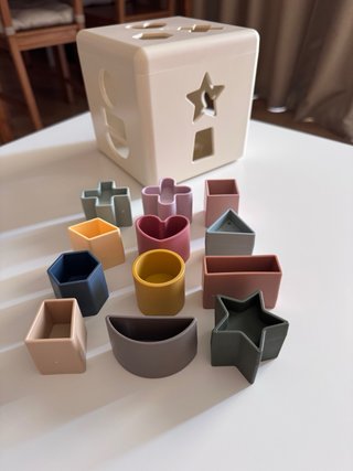 Cubo didáctico geométricas figuras. MUSHIE