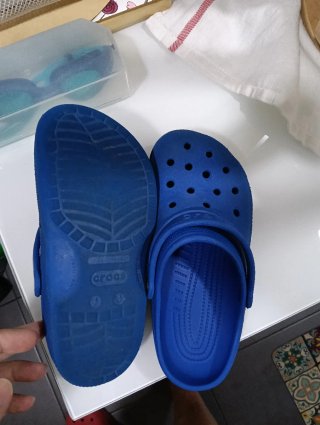 Sandalias , zuecos , Crocs Azules  talla 34 35