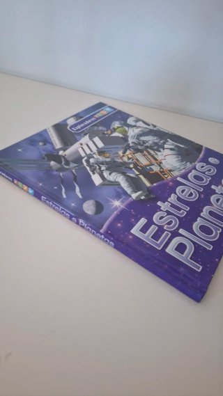 Livro 'Estrelas e Planetas'