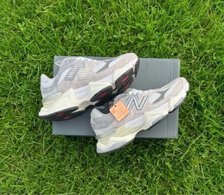 New Balance 9060 Gris y Blanco