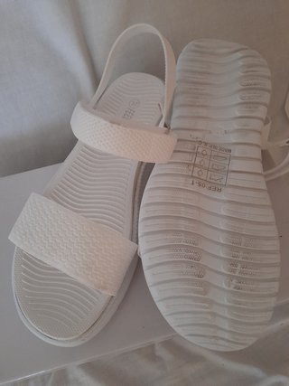 Sandalias planas blancas talla 37