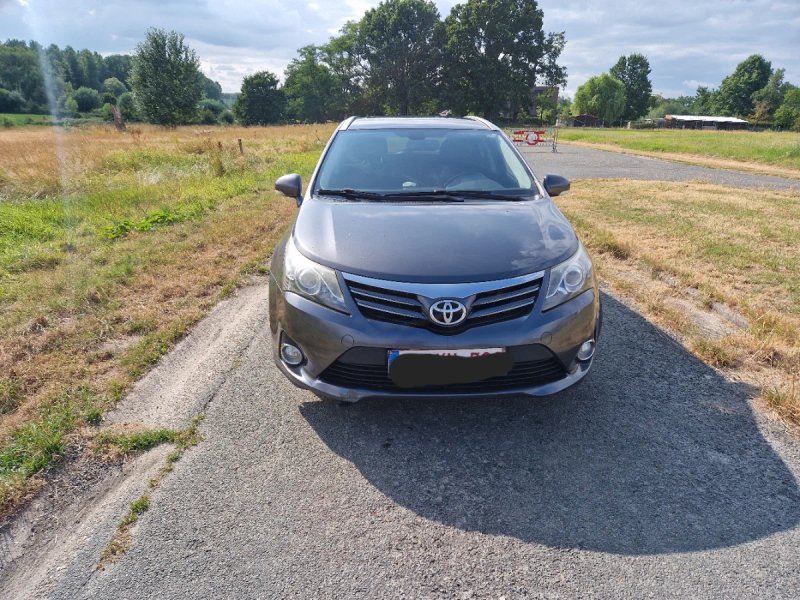 Toyota Avensis 2013 - foto 1