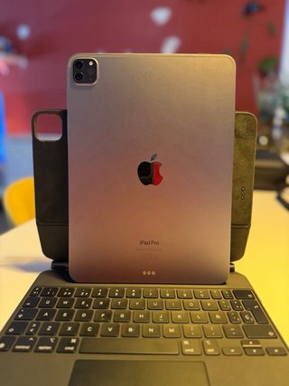 iPad Pro 4a Generación + Apple Magic Keyboard