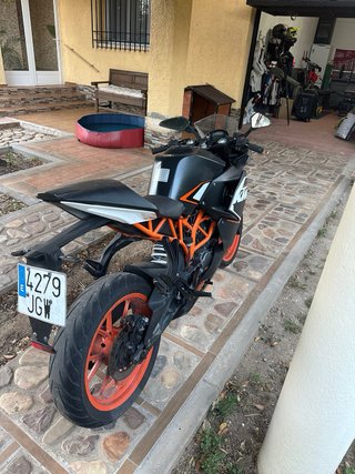 KTM 125 RC Negra y Naranja