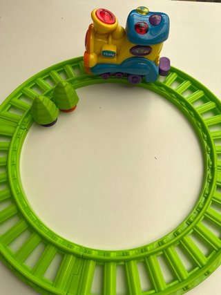 Tren de juguete con vías para bebés