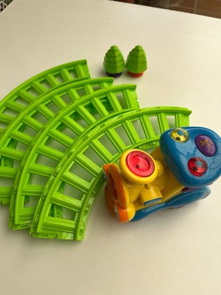 Tren de juguete con vías para bebés