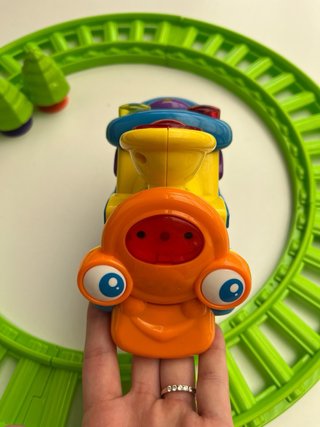 Tren de juguete con vías para bebés