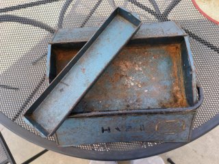 Caja de herramientas metálica azul