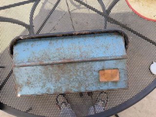 Caja de herramientas metálica azul