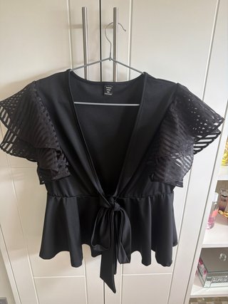 Blusa fiesta negra con lazada
