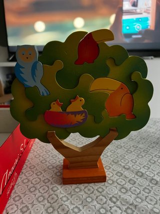Árbol de madera con animales para niños