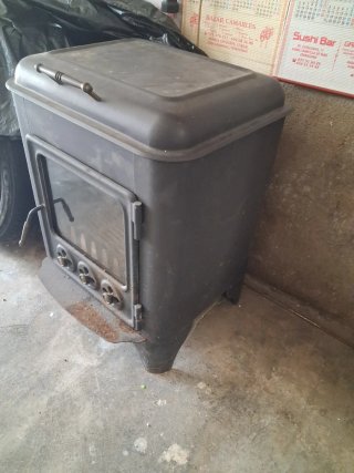 Estufa de leña con horno Arpia V-10