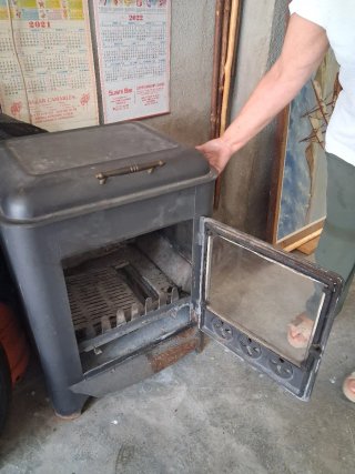 Estufa de leña con horno Arpia V-10