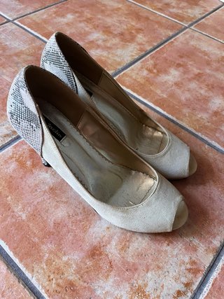 Zapatos de tacón Jardin beige peep toe
