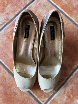 Zapatos de tacón Jardin beige peep toe