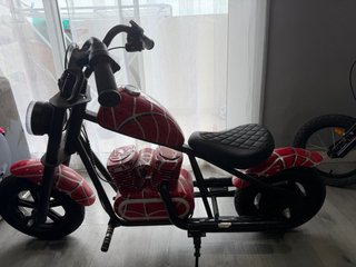 Moto Eléctrica Estilo Cruiser Roja y Negra