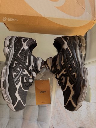 Zapatillas Asics Negras y Grises