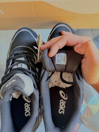 Zapatillas Asics Negras y Grises