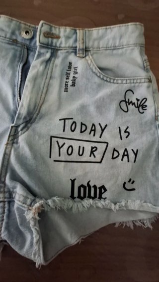 Shorts jeans con scritte