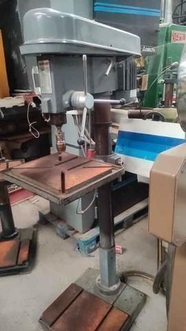TALADRO  COLUNNA MUY NUEVO