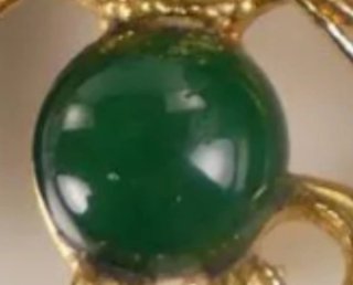 Broche de Gato de Metal Dorado con Piedras Verdes