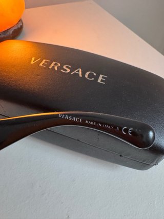 Gafas de sol Versace negras con funda